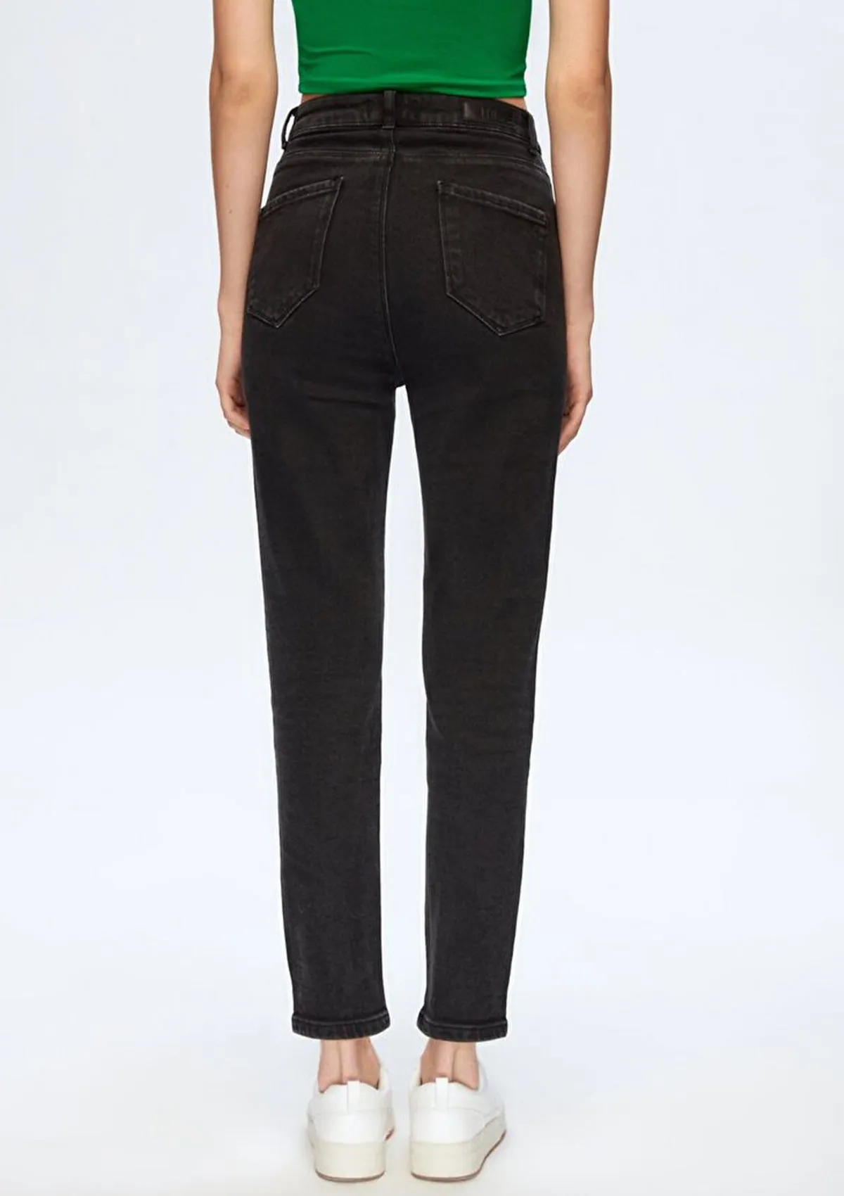 Dores Black High Rise Slim Jean