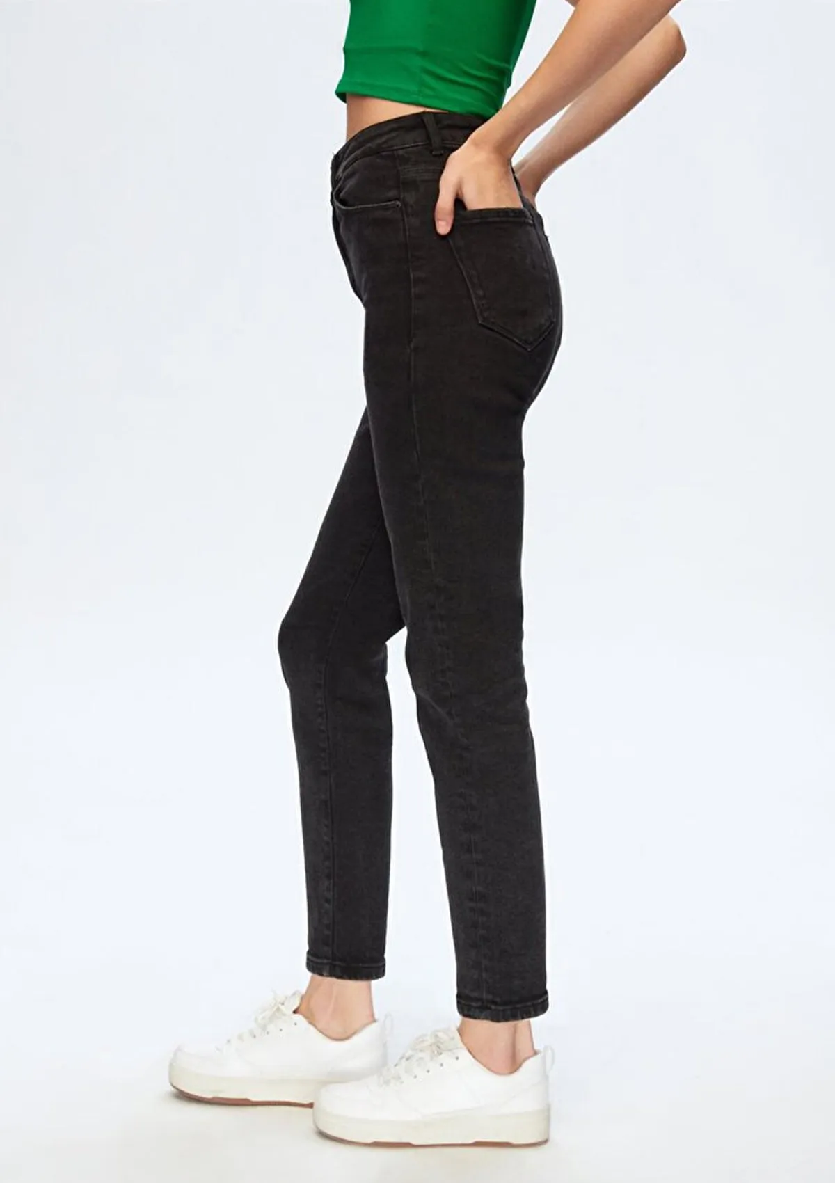 Dores Black High Rise Slim Jean