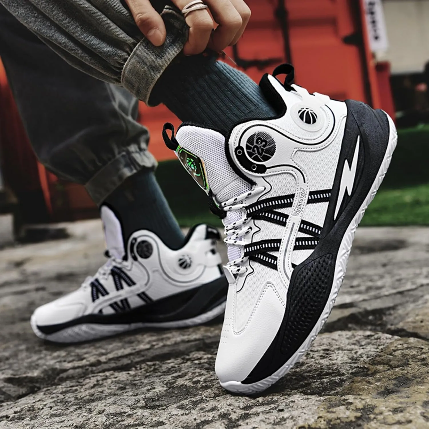 Men's Fashion High Top Lace Up Basketballs Shoes Lightweight Breathable Non-Slip Tennis Sneakers Classic Sports Walking Shoes